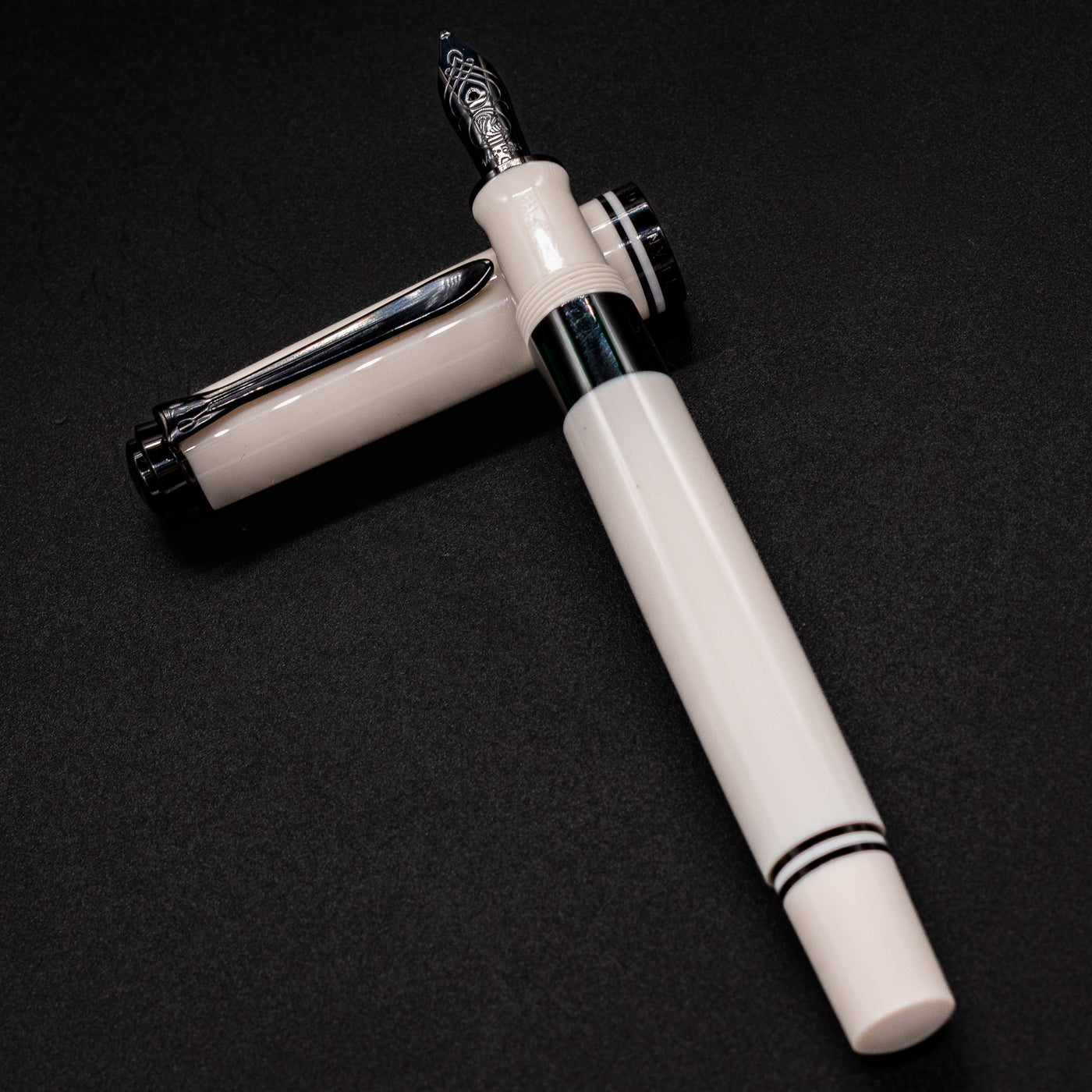 Pelikan Souveran M670 Fountain Pen - Warm Grey resin