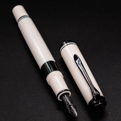 Pelikan Souveran M670 Fountain Pen - Warm Grey uncapped