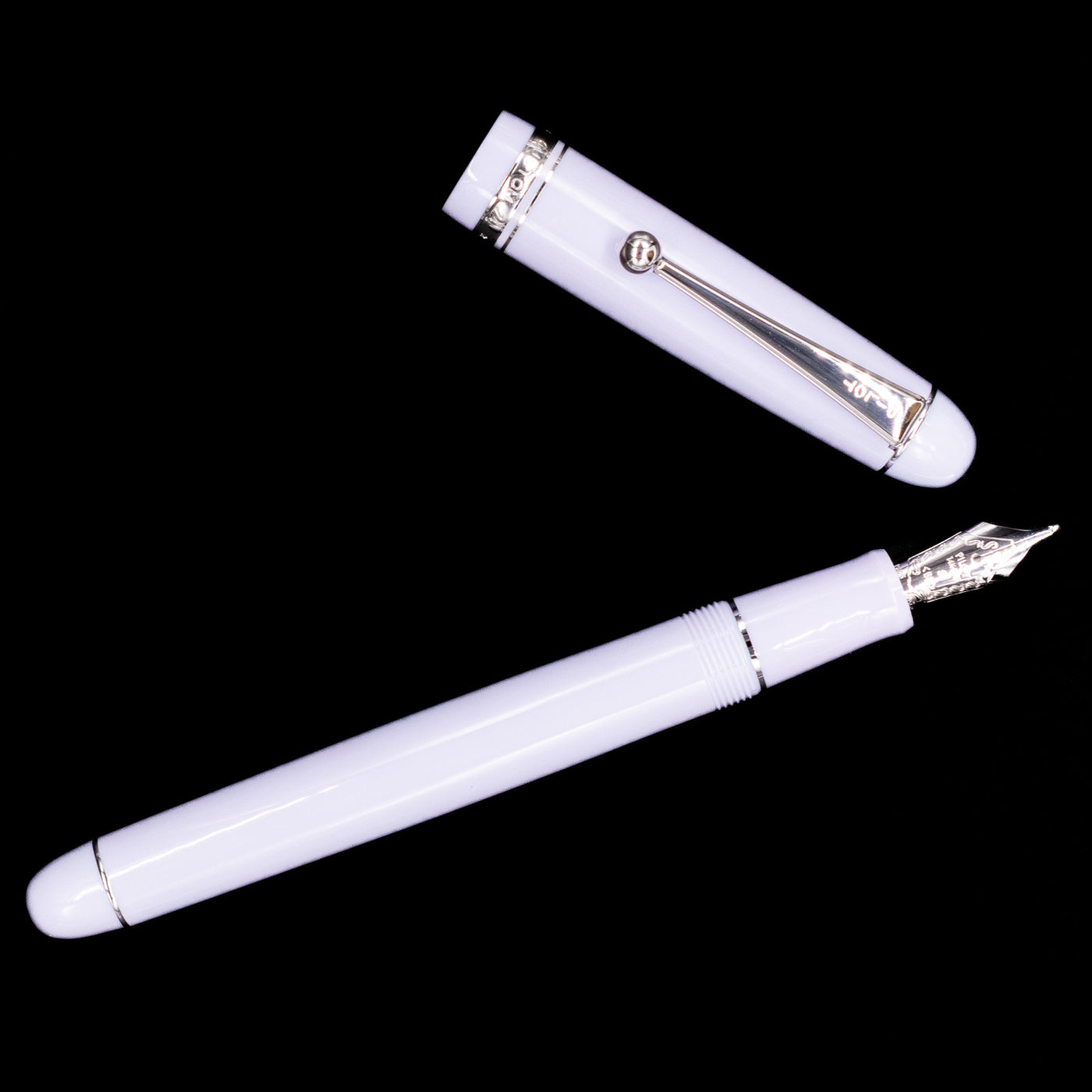 An overhead view of the Pilot Custom 74 Fountain Pen - Lavender Fog uncapped.