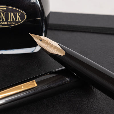 Pilot E95S Black & Gold Fountain Pen nib