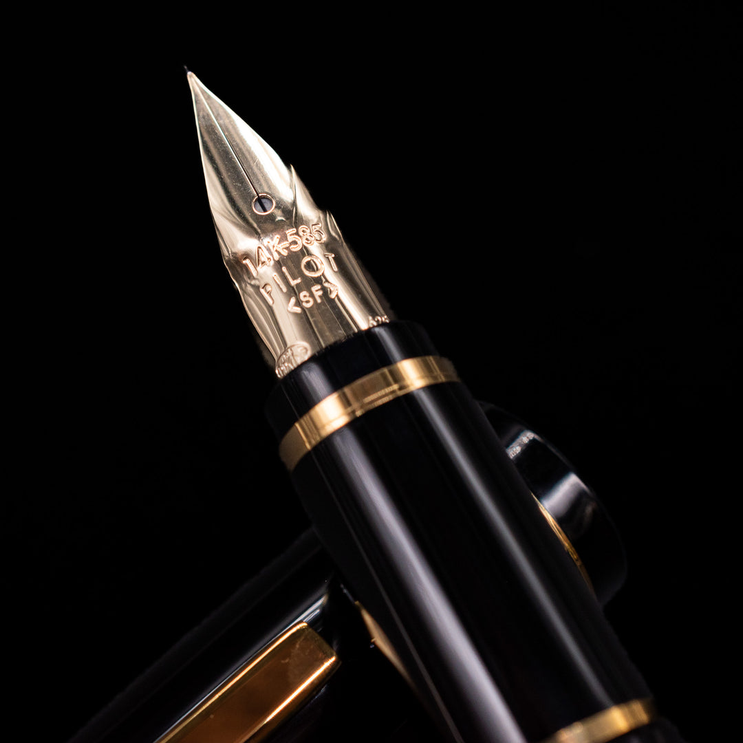 PILOT 万年筆 14K ポスティングニブ ブラック ゴールド Pilot Falcon Fountain Pen - Black with Gold Trim | 14k Soft Nib
