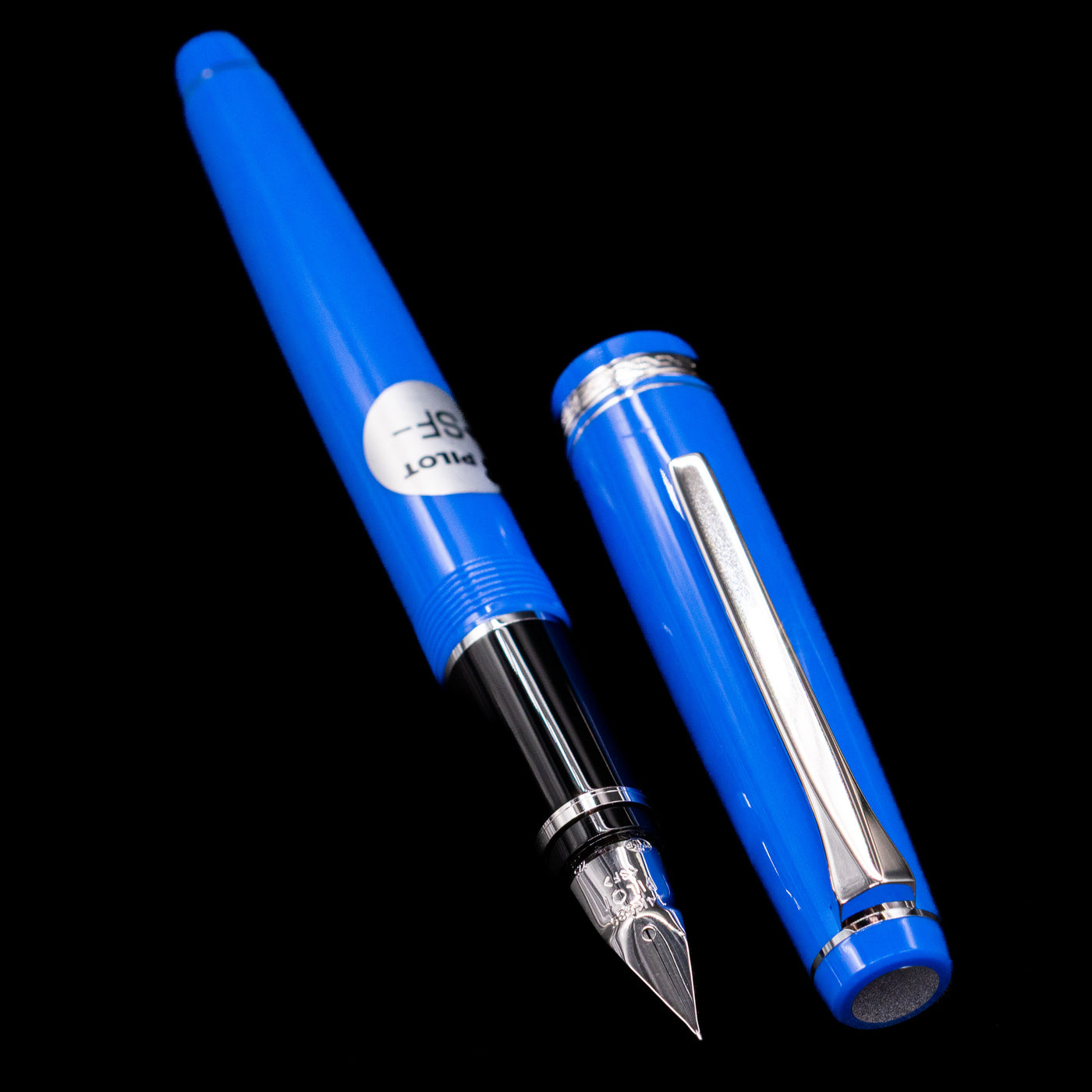  A full view of the Pilot Falcon Fountain Pen - Blue uncapped, with its cap laying next to the pen. 