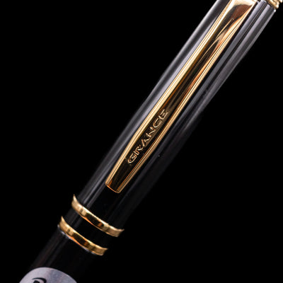 A close-up shot of the clip of the Pilot Grance Fountain Pen - Black with the "grance" lettering.