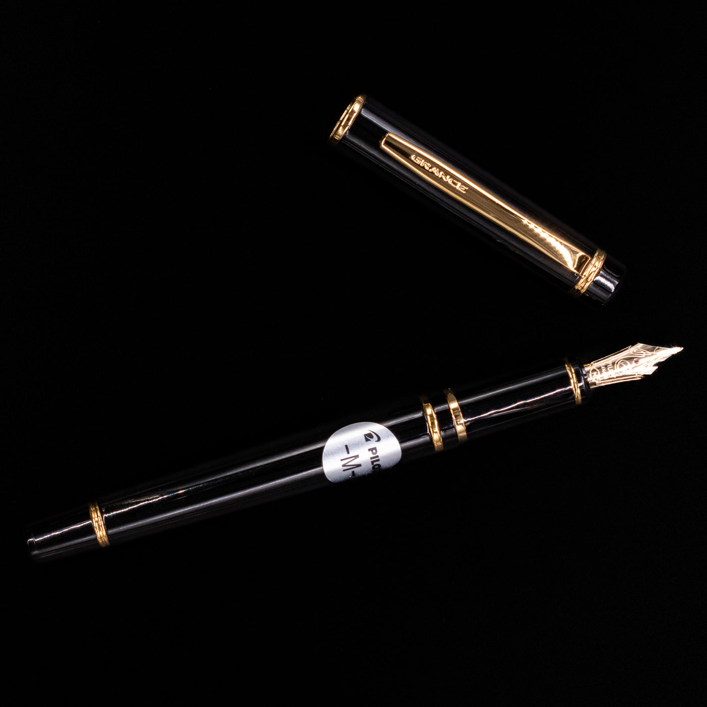 An overhead view of the Pilot Grance Fountain Pen - Black uncapped.