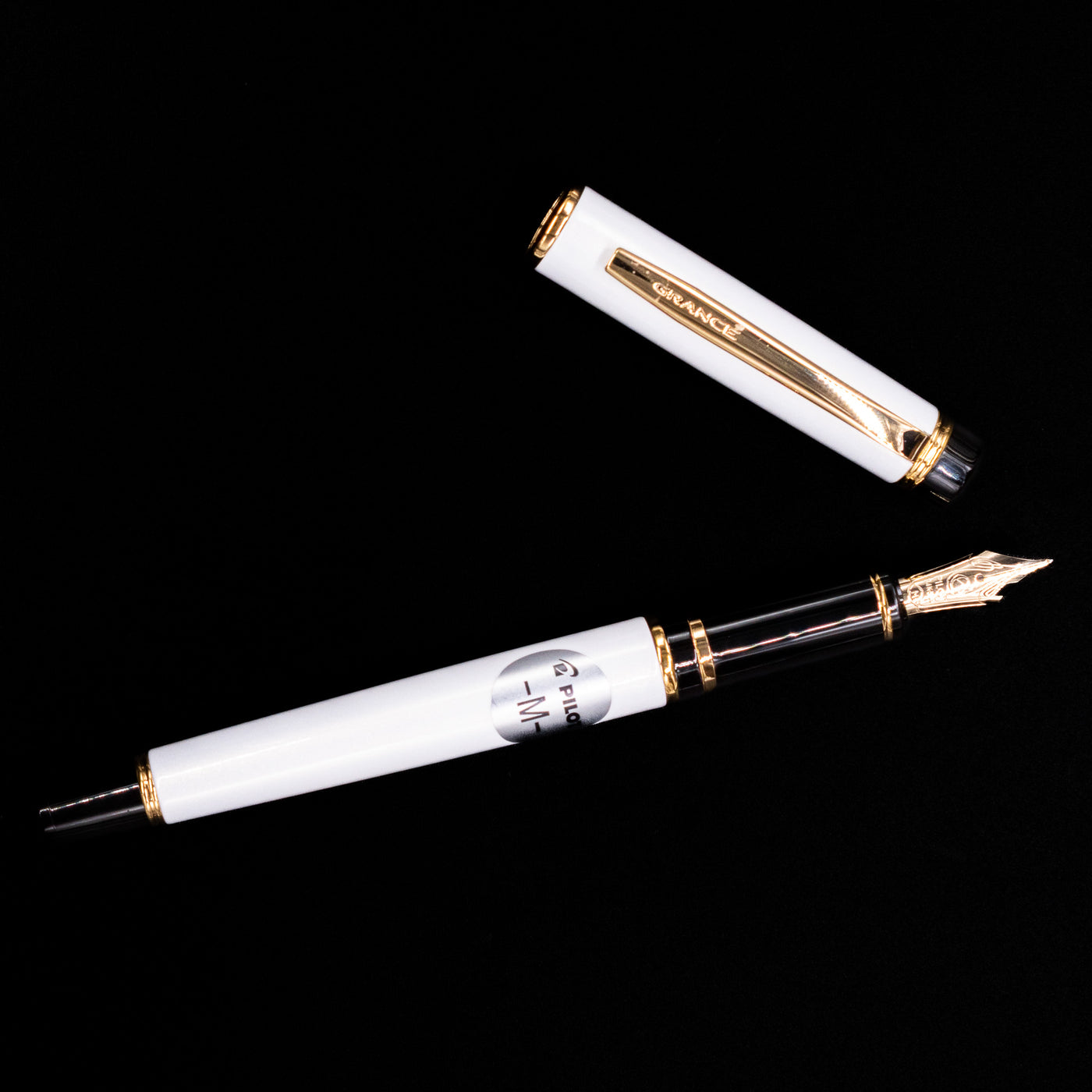An overhead view of the Pilot Grance Fountain Pen - Pearl White uncapped.