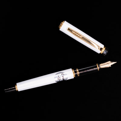 An overhead view of the Pilot Grance Fountain Pen - Pearl White uncapped.