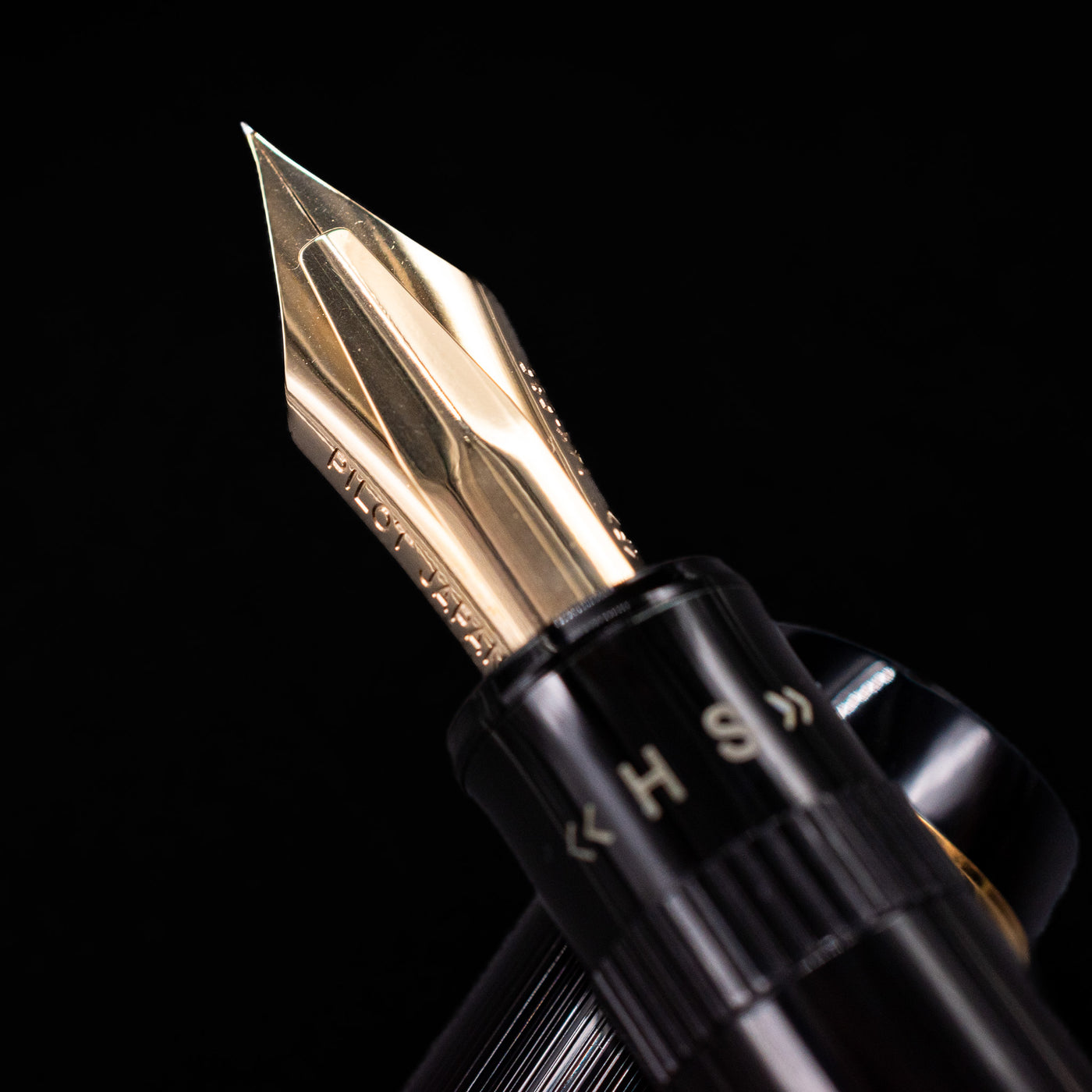 Pilot Justus 95 Fountain Pen - Black with Gold 14k Nib – Truphae