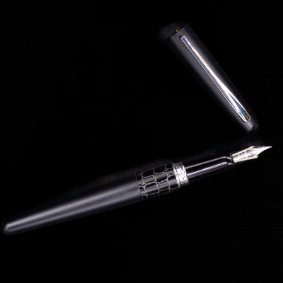 An overhead shot of the Pilot Metropolitan Fountain Pen - Crocodile uncapped.