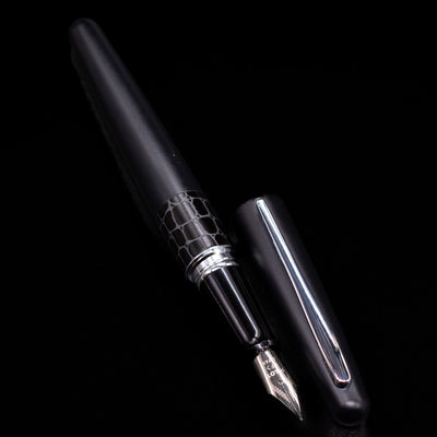  A full view of the Pilot Metropolitan Fountain Pen - Crocodile uncapped, with its cap laying next to the pen. 