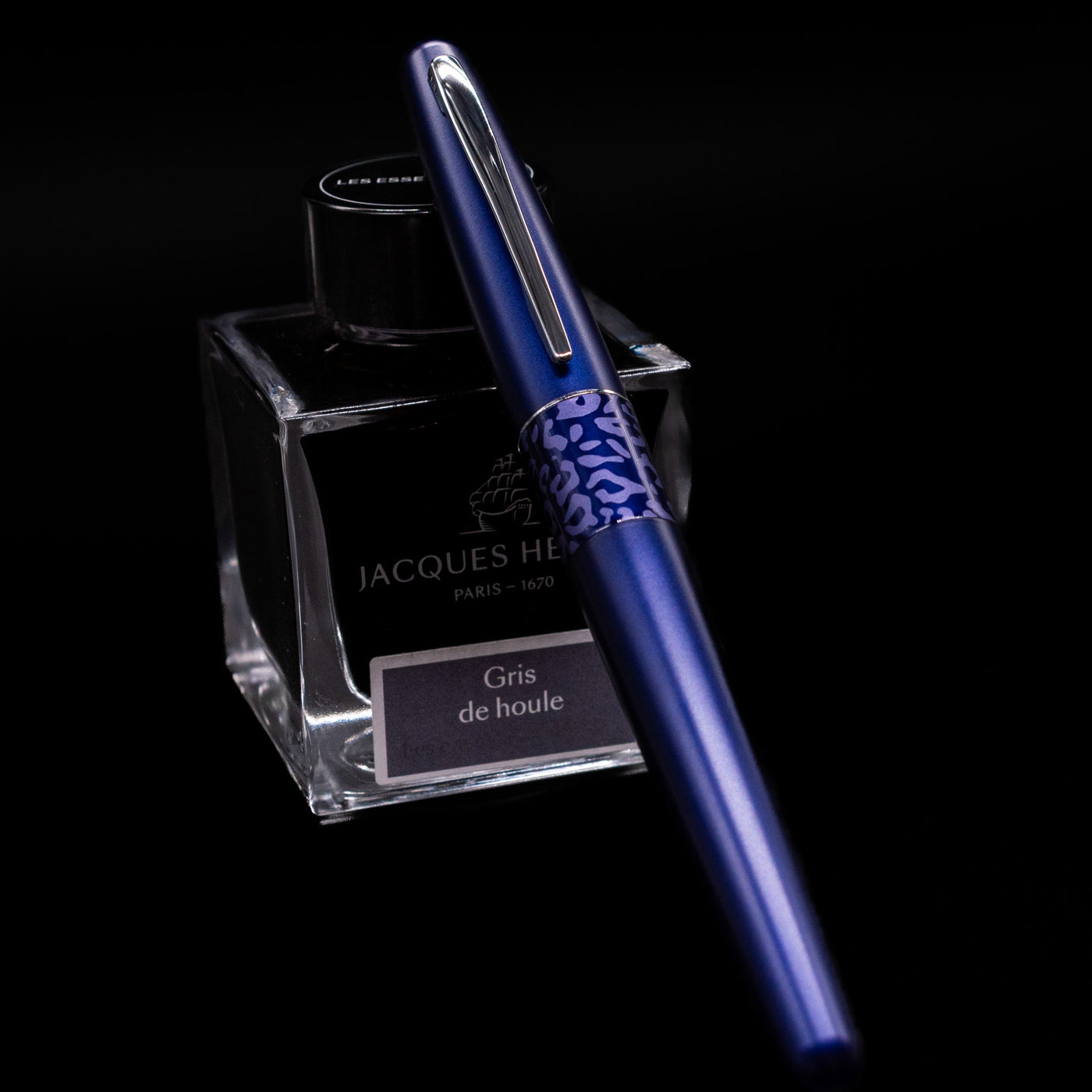Pilot Metropolitan Fountain Pen - Leopard capped, leaning against an ink bottle. 