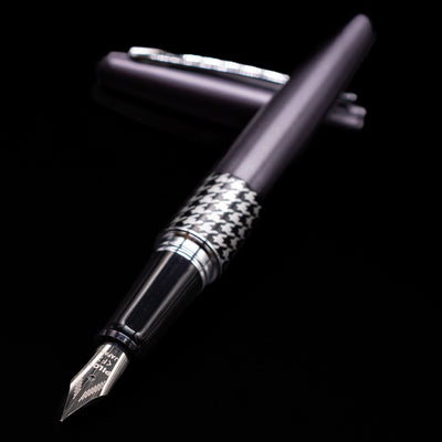 Pilot Metropolitan MR Retro Pop Fountain Pen - Gray laying across its own cap, crossed, with a focus on the nib.