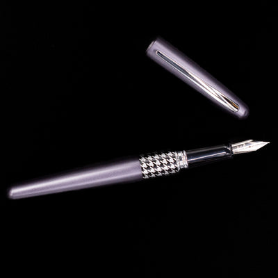 An overhead view of the Pilot Metropolitan MR Retro Pop Fountain Pen - Gray uncapped.