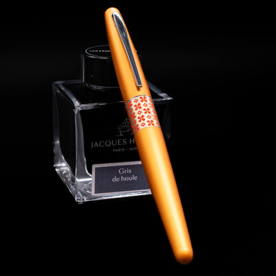A full view of the Pilot Metropolitan MR Retro Pop Fountain Pen - Orange uncapped, with its cap laying next to the pen. 