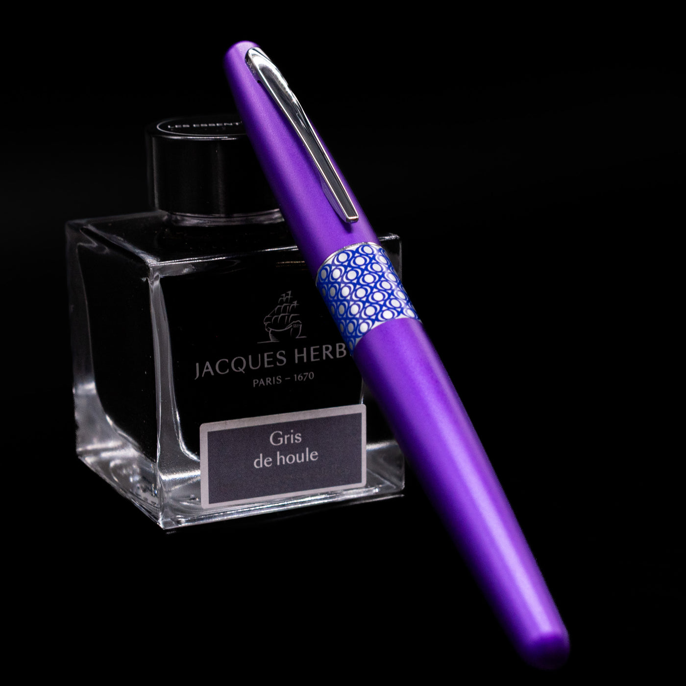 Pilot Metropolitan MR Retro Pop Fountain Pen - Purple capped, leaning against an ink bottle. 