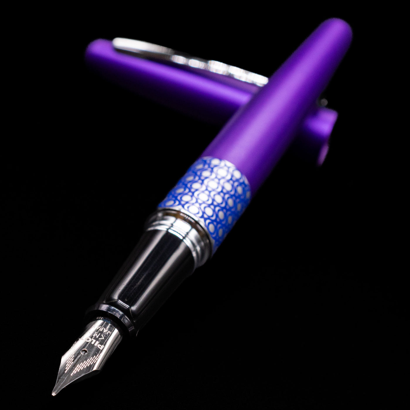 Pilot Metropolitan MR Retro Pop Fountain Pen - Purple laying across its own cap, crossed, with a focus on the nib.