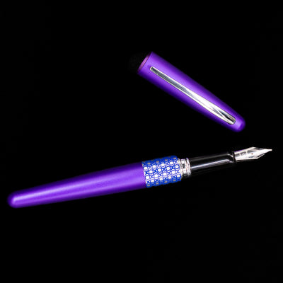 An overhead view of the Pilot Metropolitan MR Retro Pop Fountain Pen - Purple uncapped.