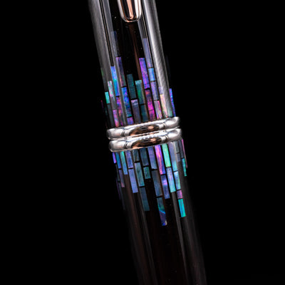 A macro shot of the Pilot Vanishing Point Fountain Pen - Raden Stripe.