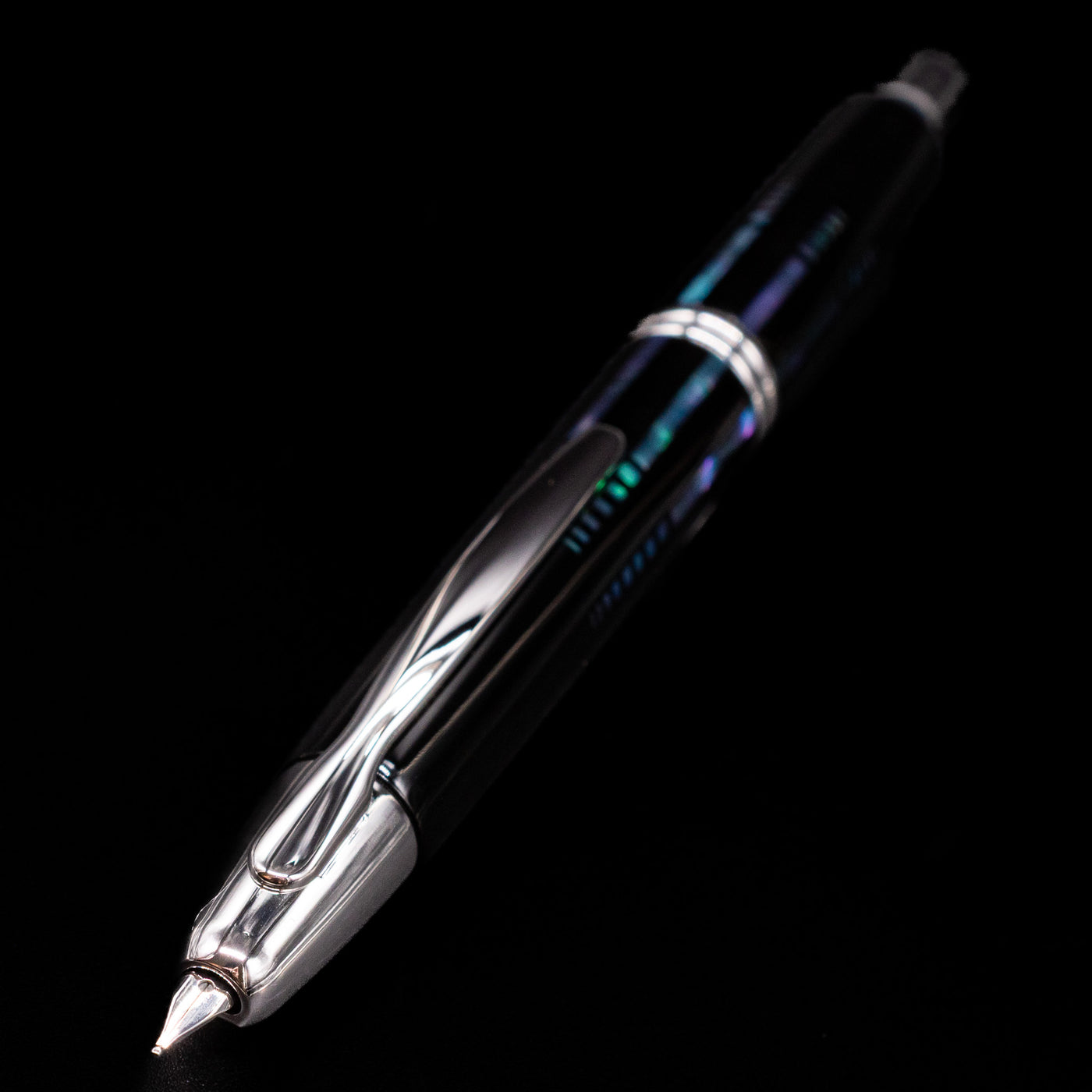 A full view of the Pilot Vanishing Point Fountain Pen - Raden Water Surface with a showcase on the nib.