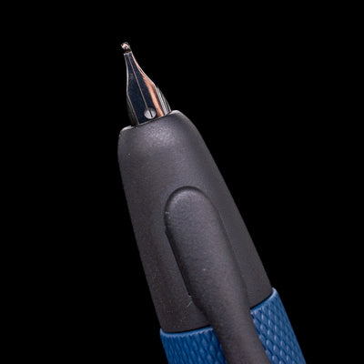  A macro shot of the nib with its intricate detailing for the Pilot Vanishing Point Limited Edition 2025 Fountain Pen - Midnight Link.