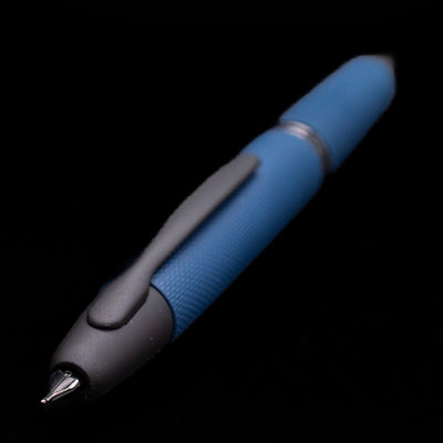 Pilot Vanishing Point Limited Edition 2025 Fountain Pen - Midnight Link laying in full view with a focus on the nib.