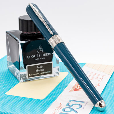 Pineider Avatar Glossy Fountain Pen - Lapis Blue Capped