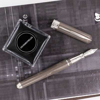 Pineider Avatar Glossy Fountain Pen - Stone Grey New