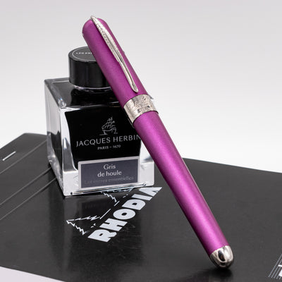 Pineider Avatar UR Art Fountain Pen - Violet capped