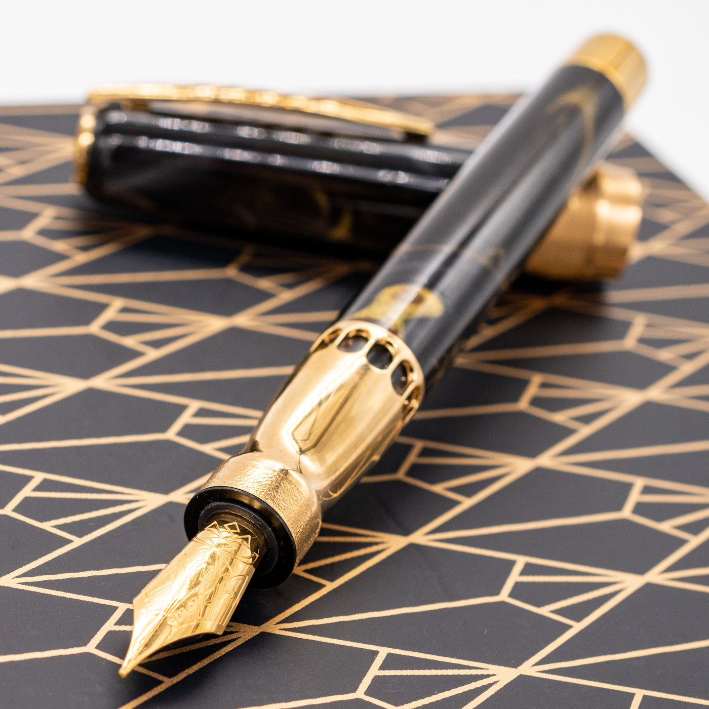 Pineider La Grande Bellezza Rocco Fountain Pen - Midnight Black uncapped