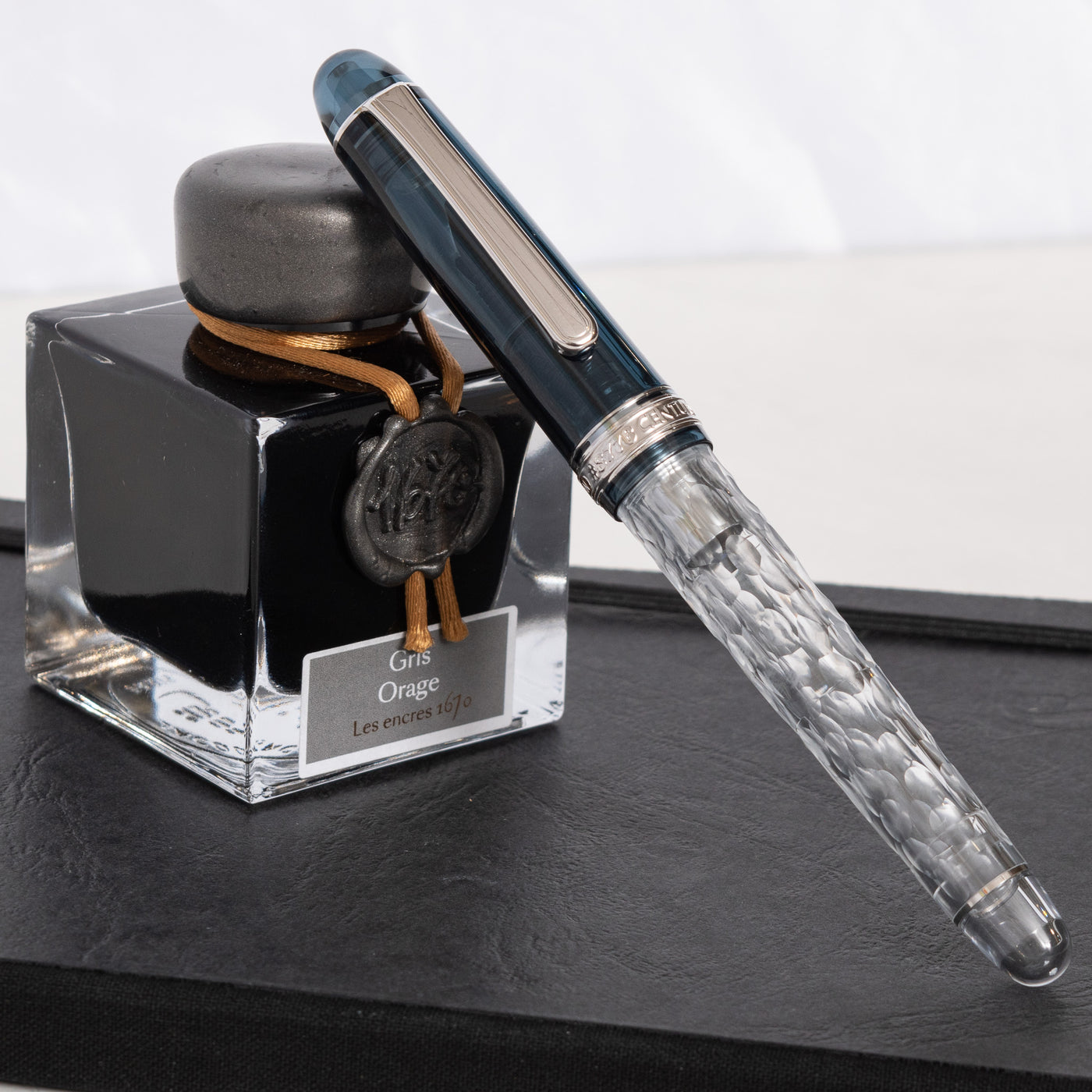 Platinum 3776 Century Limited Edition Uroko Gumo Fountain Pen capped