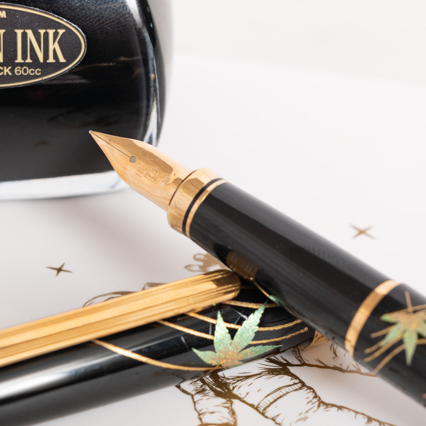 Platinum Classic Maki-e Kanazawa Leaf Changing Autumn Leaves Fountain Pen 18k gold nib