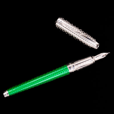 An overhead view of the ST Dupont Line D Eternity Snake Skin Fountain Pen - Green uncaped.