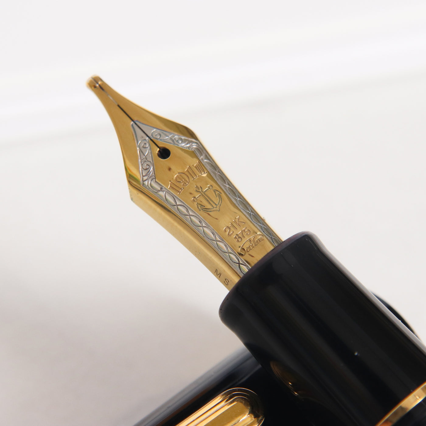 Sailor 1911L Black & Gold Fountain Pen - Preowned Nib