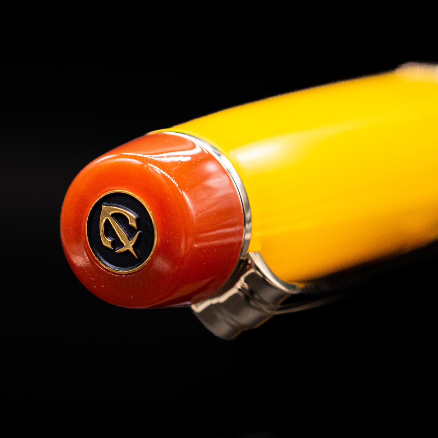 Zoomed-in view of the top of the cap with the finial on the Sailor Professional Gear King of Pens Fountain Pen - Moonlight Over the Ocean.