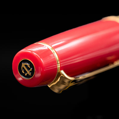 Zoomed-in view of the top of the cap with the finial on the Sailor Professional Gear King of Pens Fountain Pen - Pillow Book Autumn Sky.
