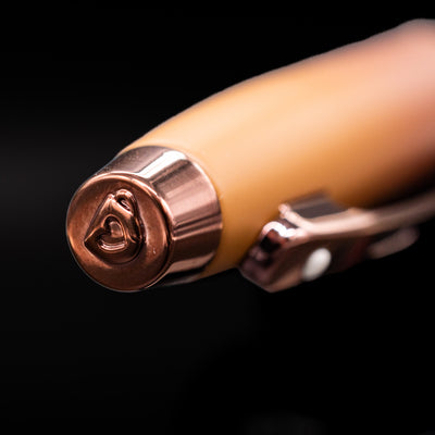 Zoomed-in view of the top of the cap with the finial on the Sheaffer 100 Ballpoint Pen - Coffee (Special Edition) with a special cup of coffee.