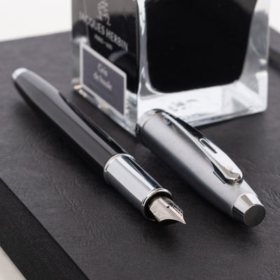 Sheaffer 100 Fountain Pen - Black with Brushed Chrome Cap new