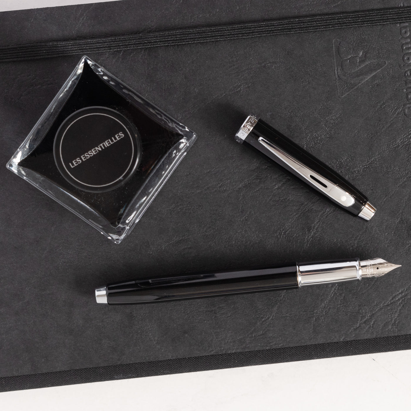 Sheaffer 100 Fountain Pen - Black with Chrome Trim metal