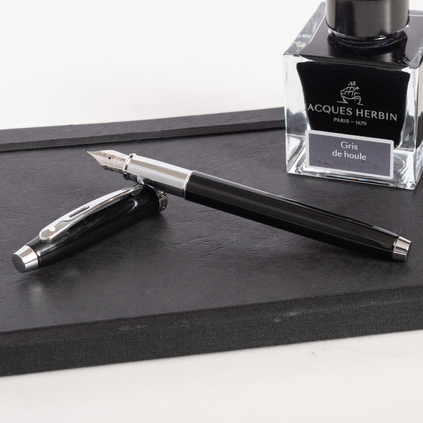 Sheaffer 100 Fountain Pen - Black with Chrome Trim new