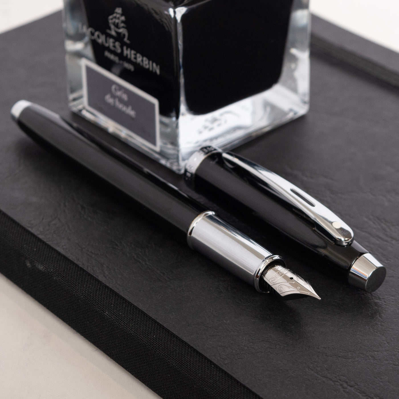 Sheaffer 100 Fountain Pen - Black with Chrome Trim silver trim