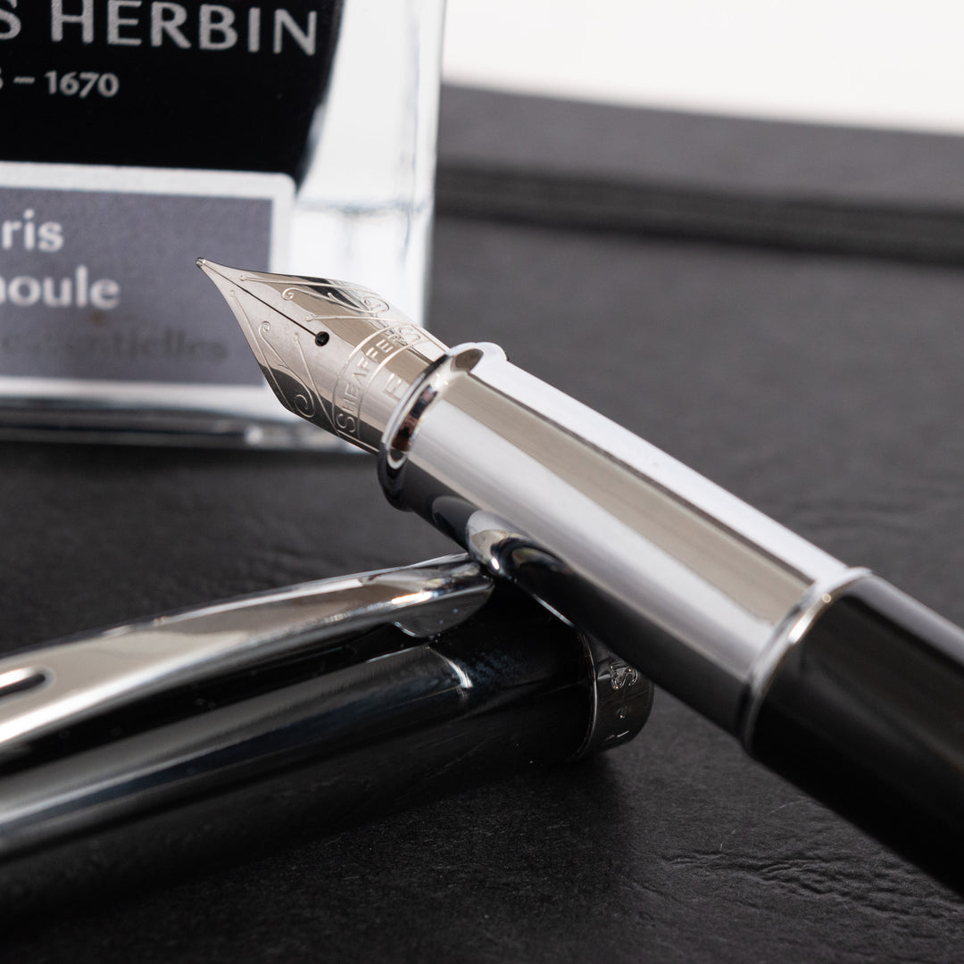 Sheaffer 100 Penna A Sfera, Fusto Nero Laccato E Cappuccio In Cromo Spazzolato, Punta Media, Confezione Regalo