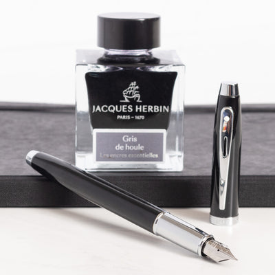 Sheaffer 100 Fountain Pen - Black with Chrome Trim uncapped