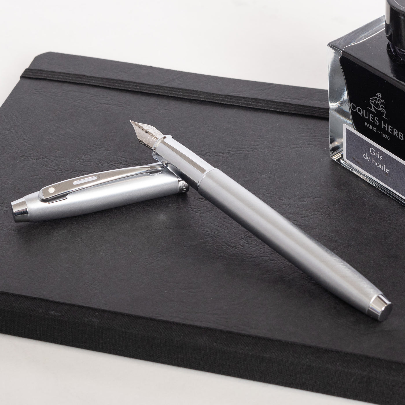 Sheaffer 100 Fountain Pen - Brushed Chrome new