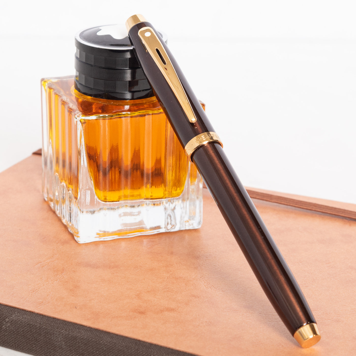 Sheaffer 100 Fountain Pen - Coffee Brown with PVD Gold Trim capped