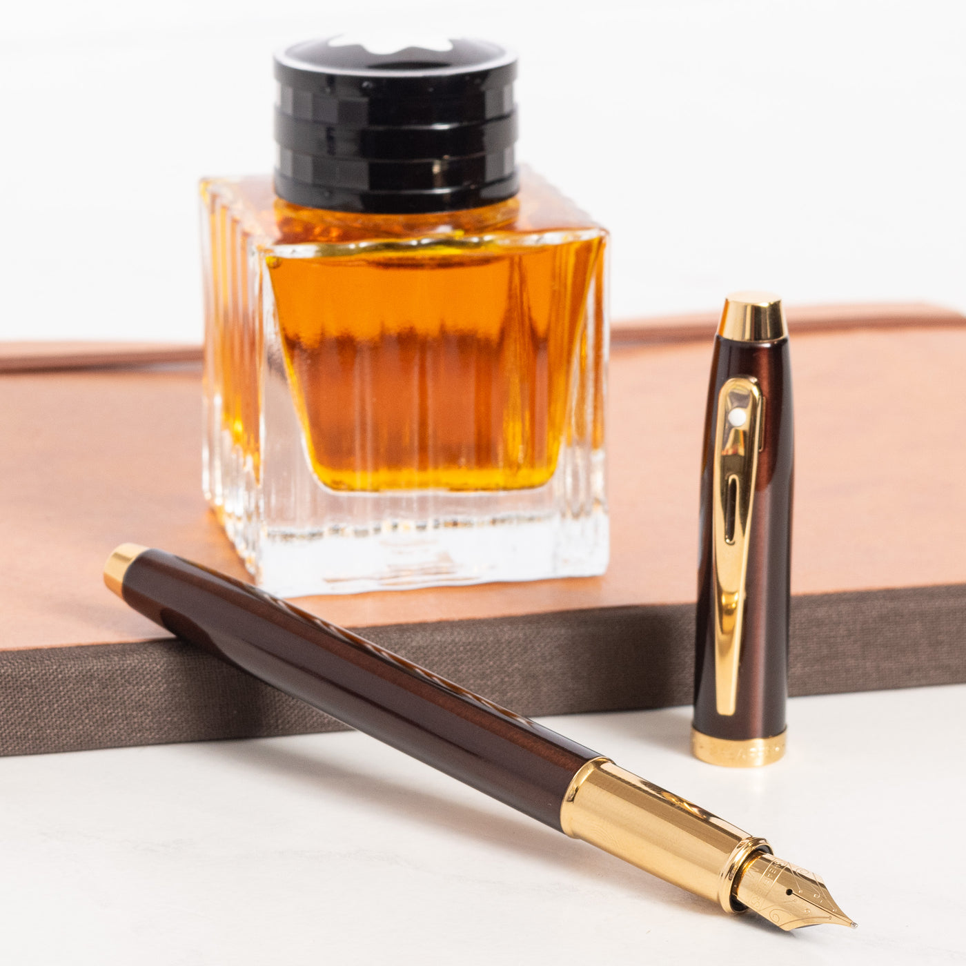Sheaffer 100 Fountain Pen - Coffee Brown with PVD Gold Trim uncapped