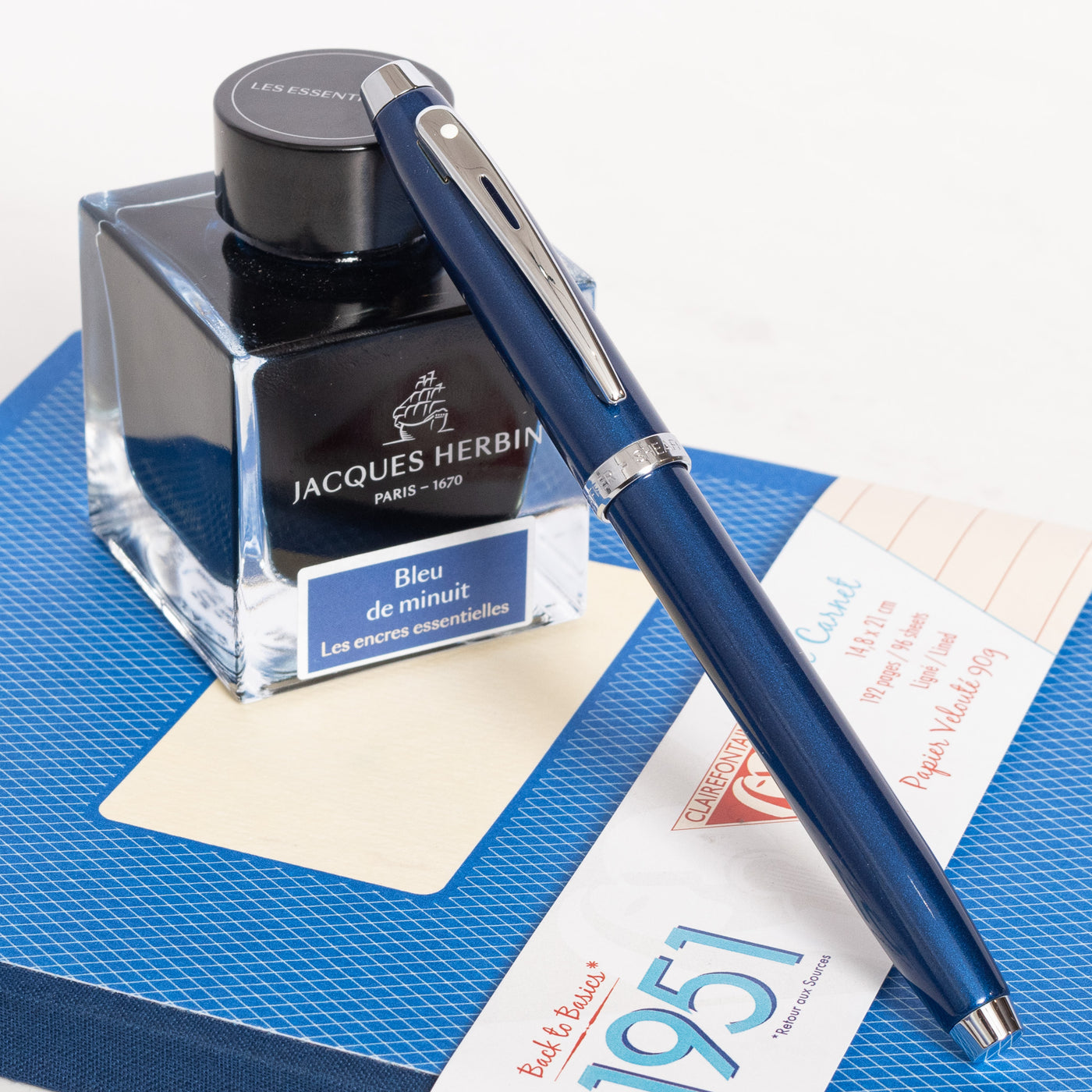 Sheaffer 100 Fountain Pen - Glossy Blue capped
