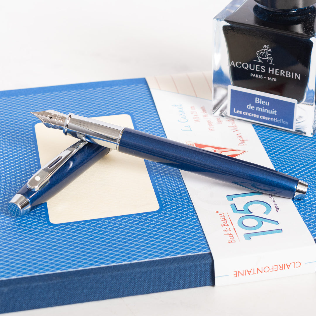 Sheaffer 100 Füllfederhalter – Blauer Schaft, Gebürstete Chromkappe, Feine Spitze