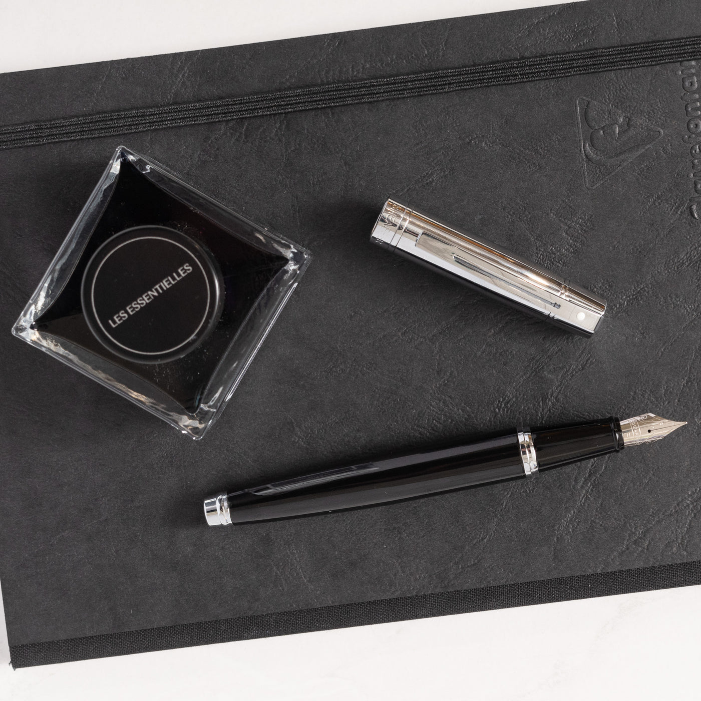 Sheaffer 300 Fountain Pen - Black Barrel with Chrome Cap metal