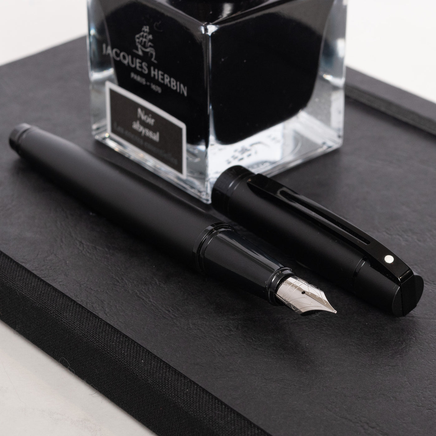 Sheaffer 300 Fountain Pen - Black with Black Trim blacked out