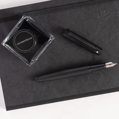 Sheaffer 300 Fountain Pen - Black with Black Trim metal