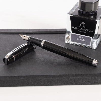 Sheaffer 300 Fountain Pen - Black new